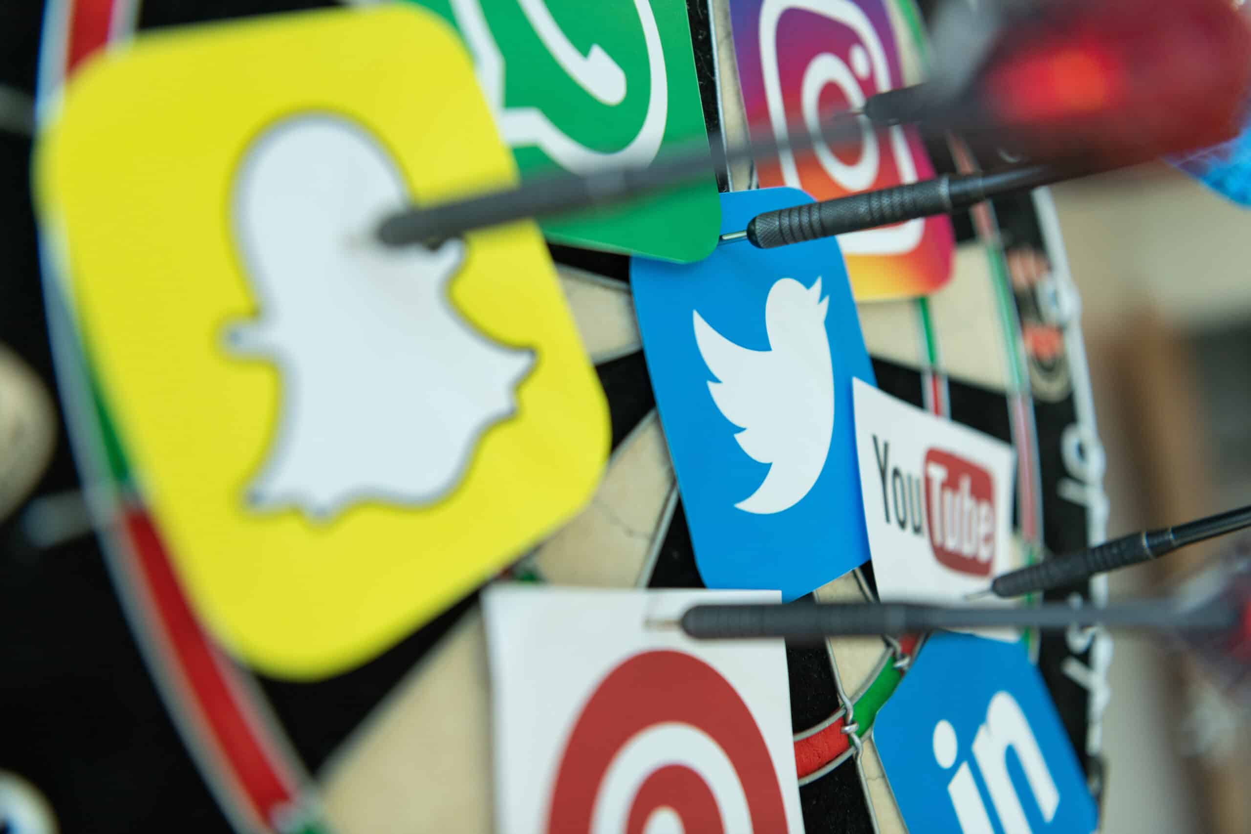 Social media kanalen dartbord | Clipit